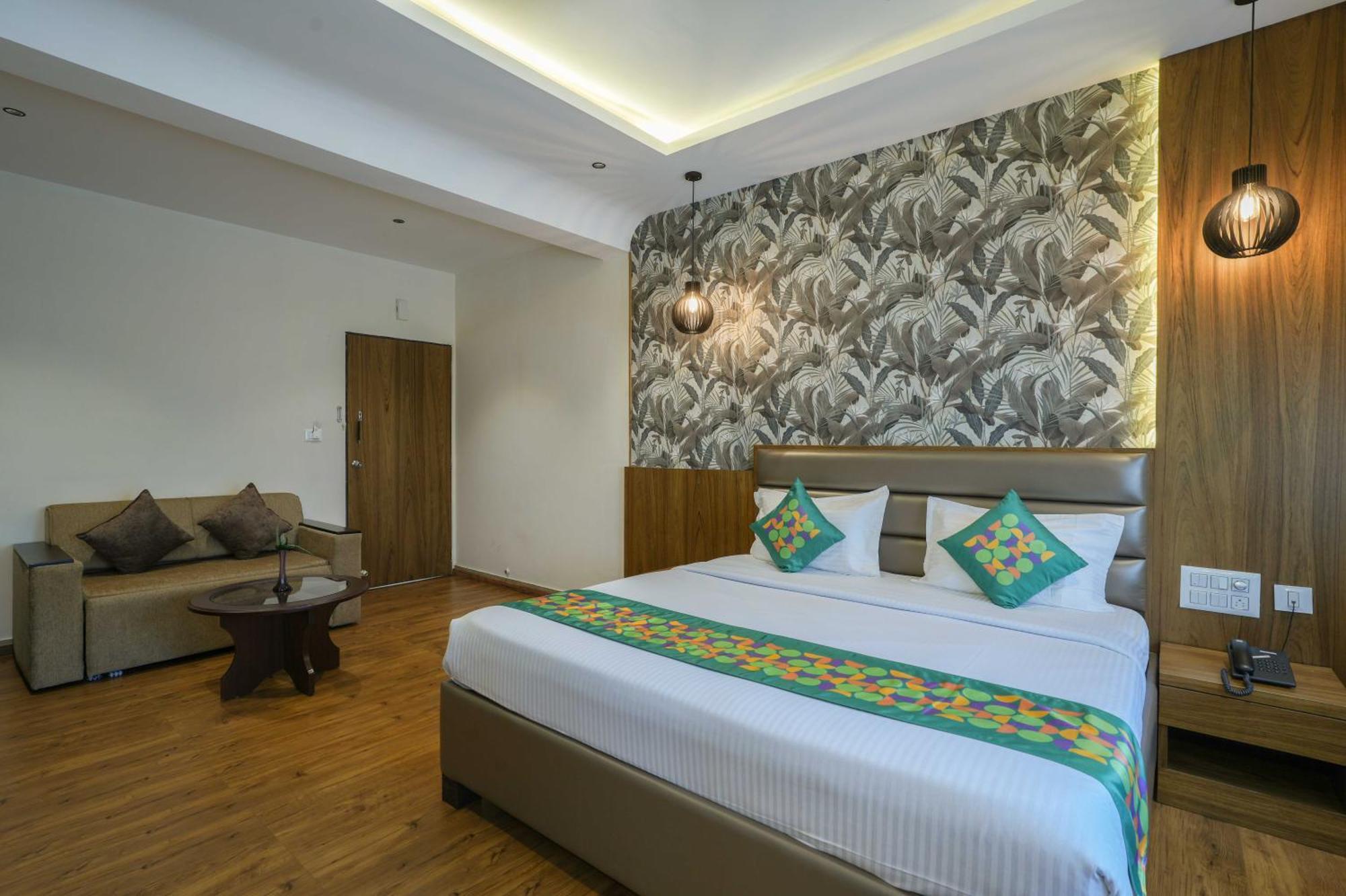 Treebo Pappilon Palace - Pvs Circle Mangalore Exteriör bild